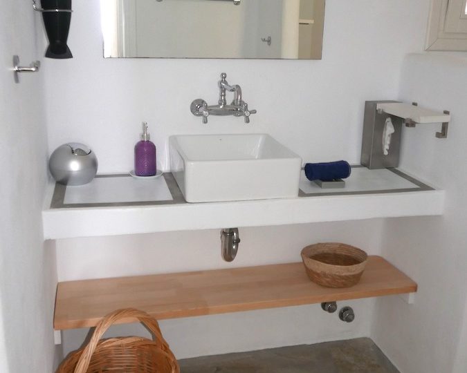 https://www.villabrunat.com/wp-content/uploads/2023/12/sdb-675x540.jpg